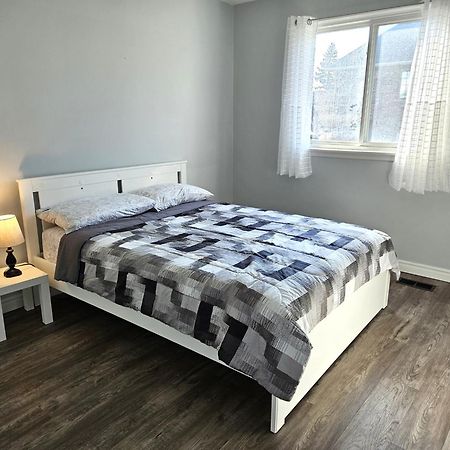 Modern Quiet Home By The Airport ميسيسوجا المظهر الخارجي الصورة