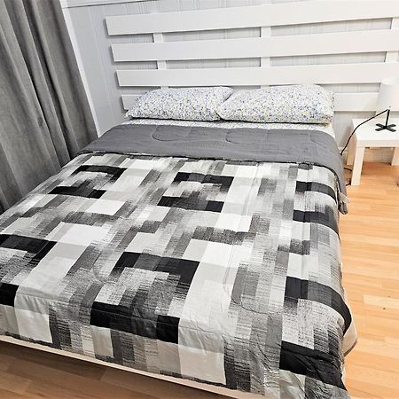 Modern Quiet Home By The Airport ميسيسوجا المظهر الخارجي الصورة