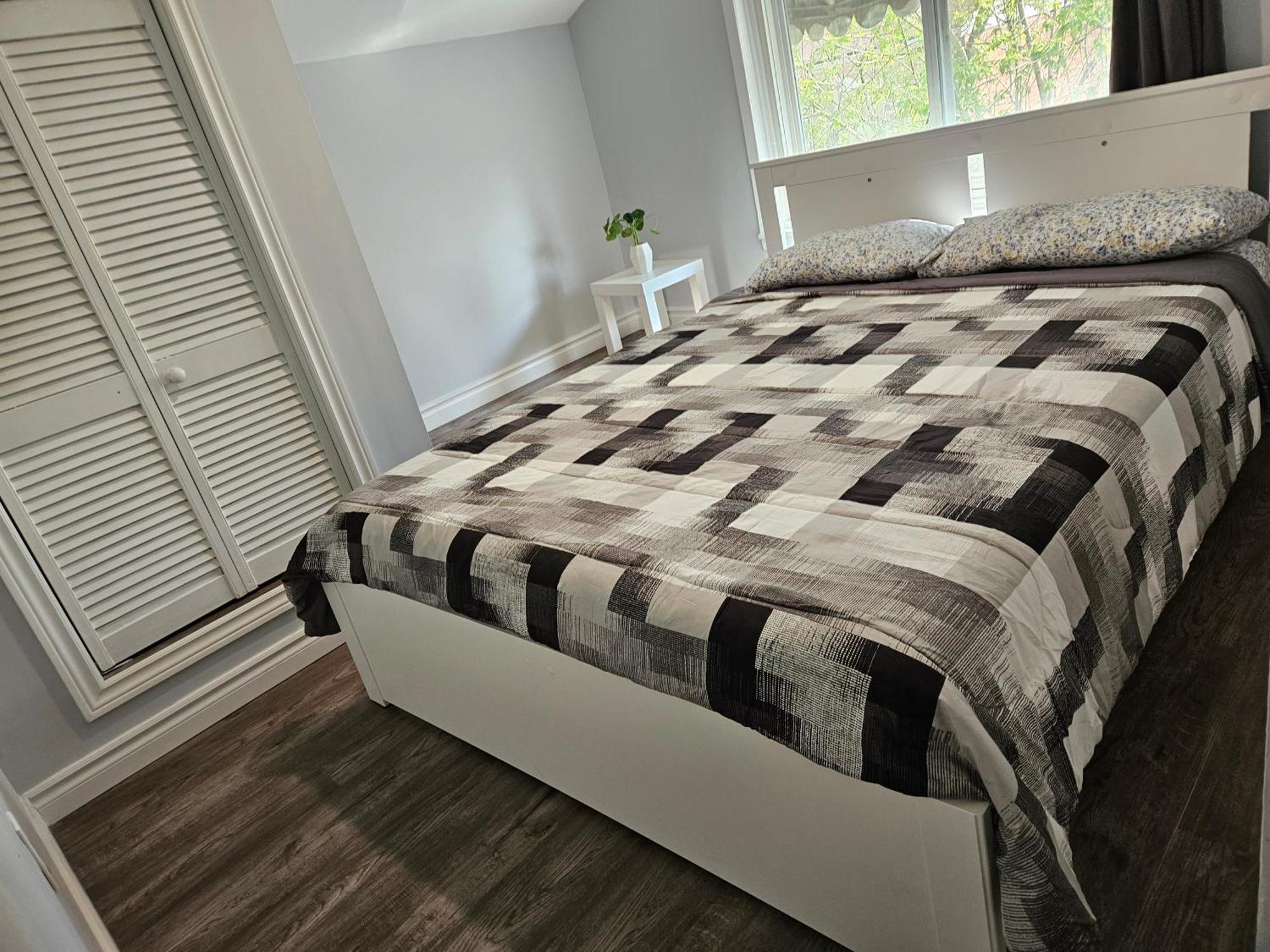 Modern Quiet Home By The Airport ميسيسوجا المظهر الخارجي الصورة