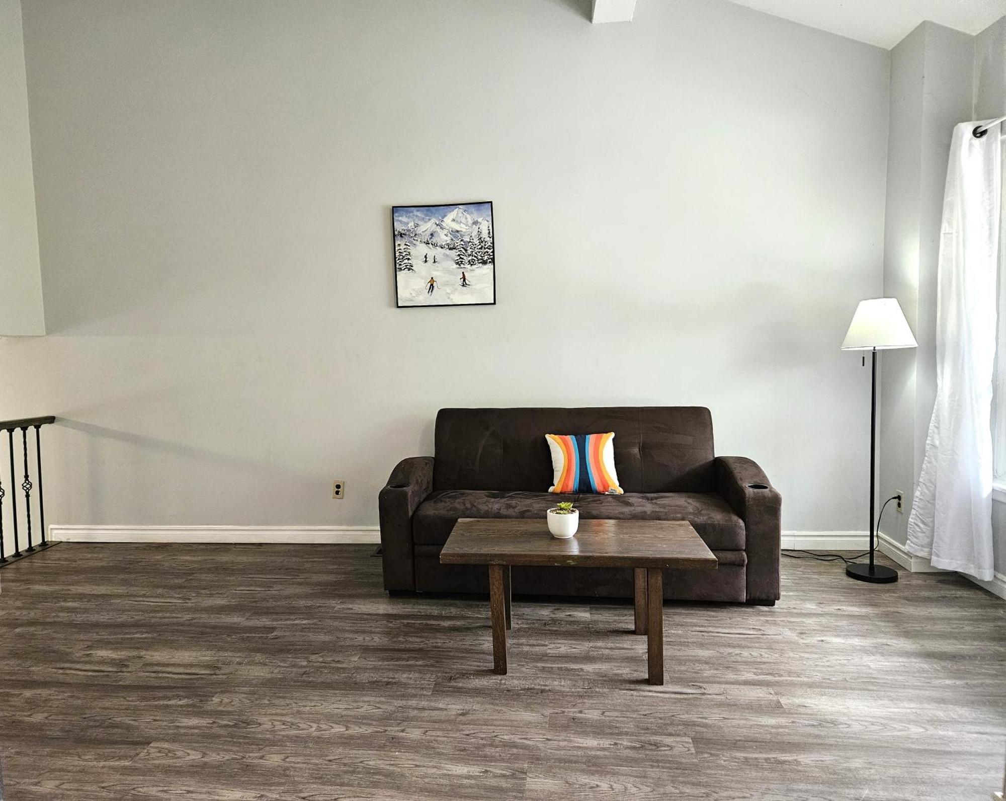Modern Quiet Home By The Airport ميسيسوجا المظهر الخارجي الصورة