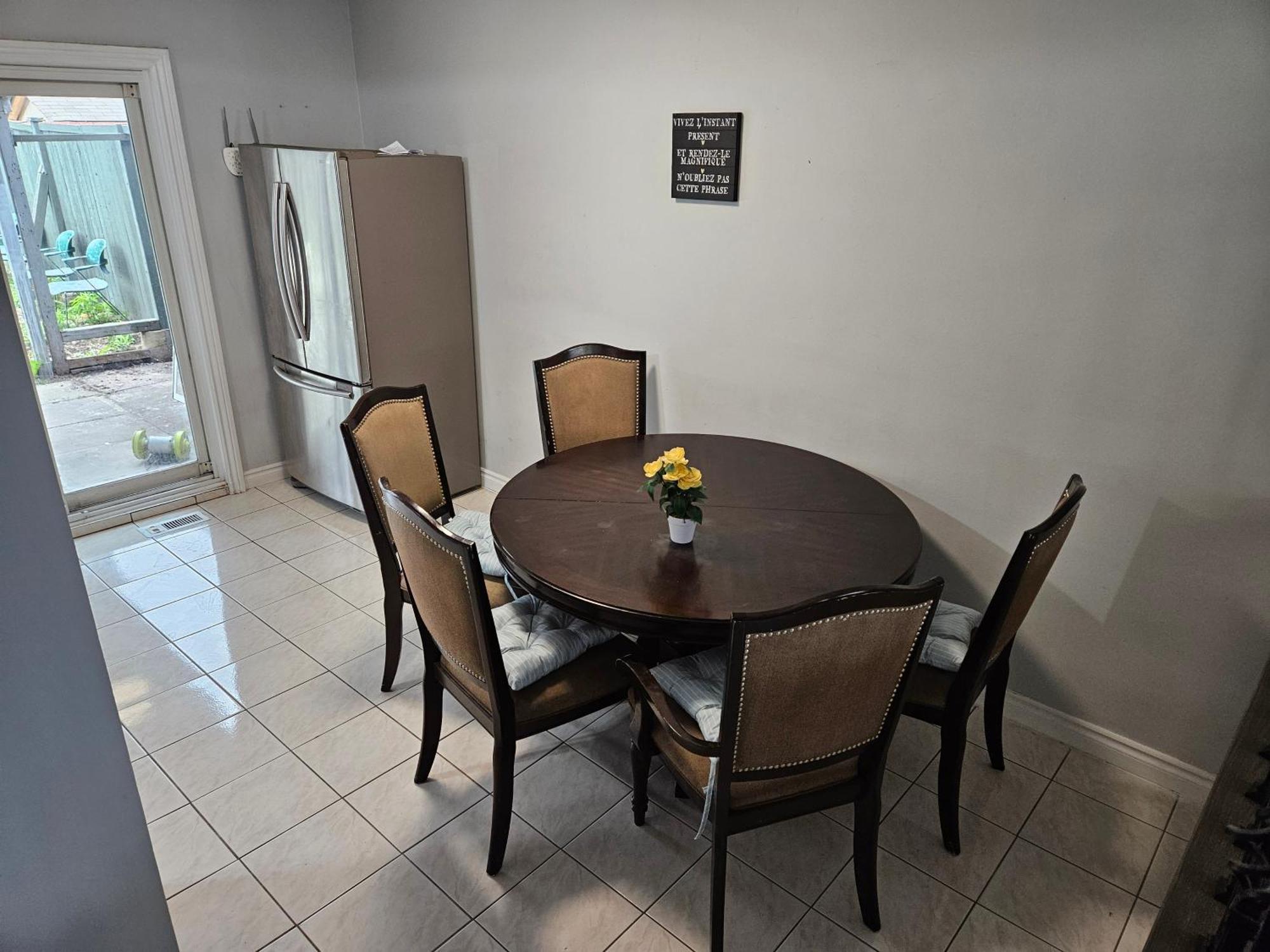 Modern Quiet Home By The Airport ميسيسوجا المظهر الخارجي الصورة