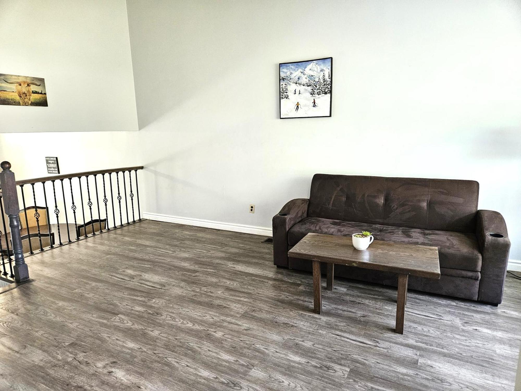 Modern Quiet Home By The Airport ميسيسوجا المظهر الخارجي الصورة