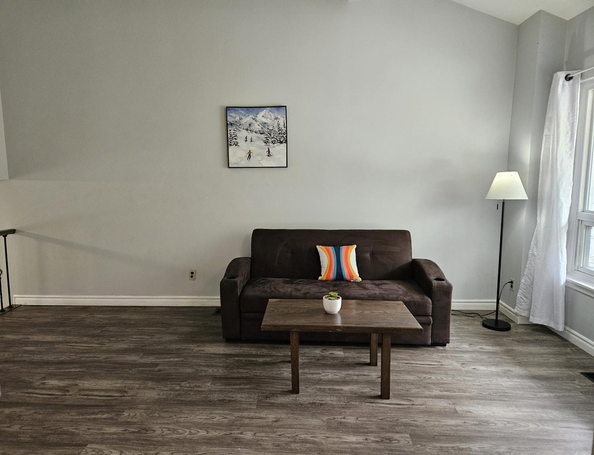 Modern Quiet Home By The Airport ميسيسوجا المظهر الخارجي الصورة